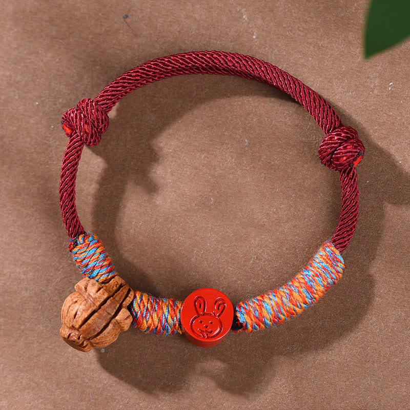 Chinesisches Sternzeichen-Armband mit roter Schnur, Pfirsichkern, Zinnober, Glücksbringer