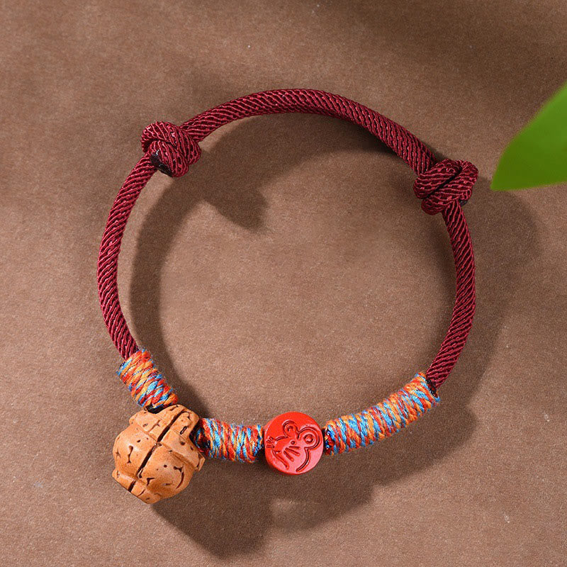 Chinesisches Sternzeichen-Armband mit roter Schnur, Pfirsichkern, Zinnober, Glücksbringer