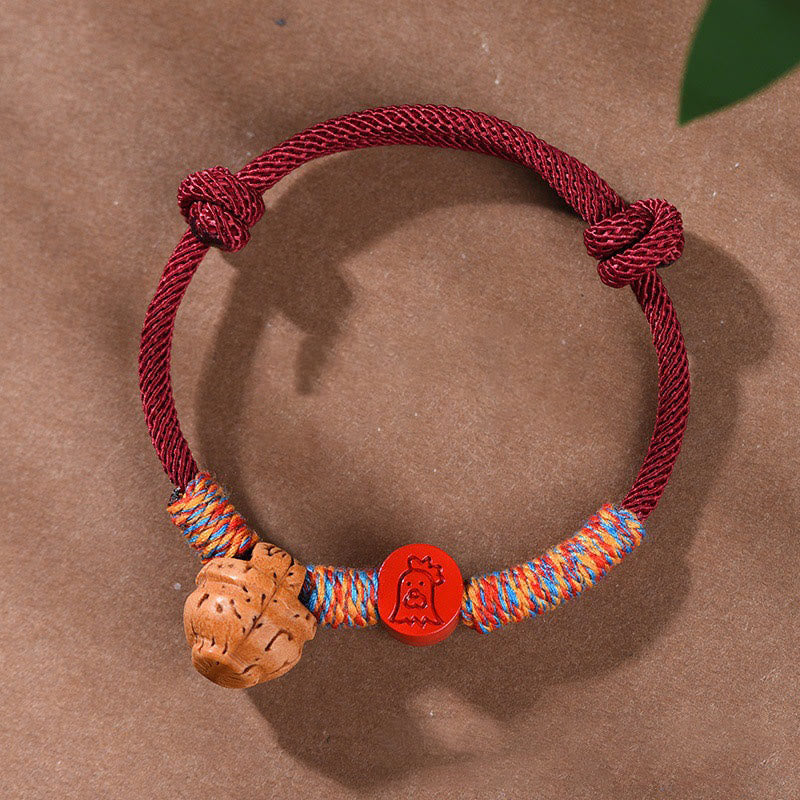 Chinesisches Sternzeichen-Armband mit roter Schnur, Pfirsichkern, Zinnober, Glücksbringer