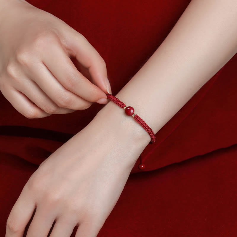Cinnabar Blessing Armband mit 8 mm Perlen und roter Schnur