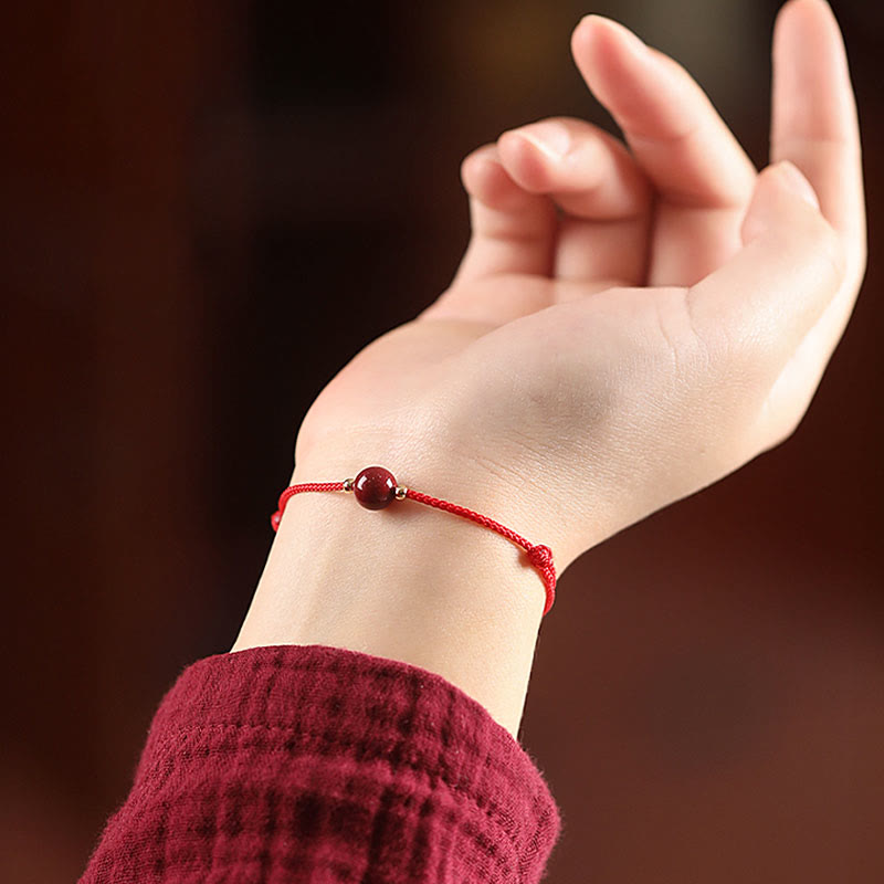 Zinnoberarmband und Fußkettchen mit Glücksbringerschnur