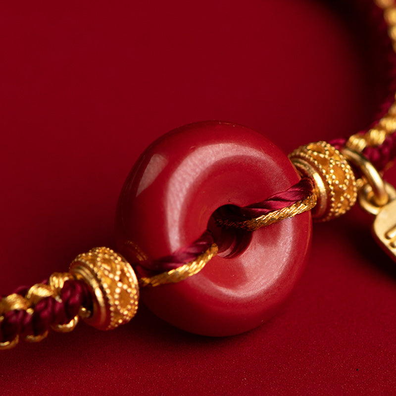 Geflochtenes Zinnoberarmband mit Peace-Schnalle und Fu-Anhänger