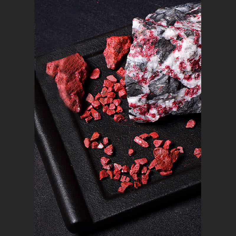 Zinnober-Halskette mit Berggeistern und Bagua-Segen-Anhänger