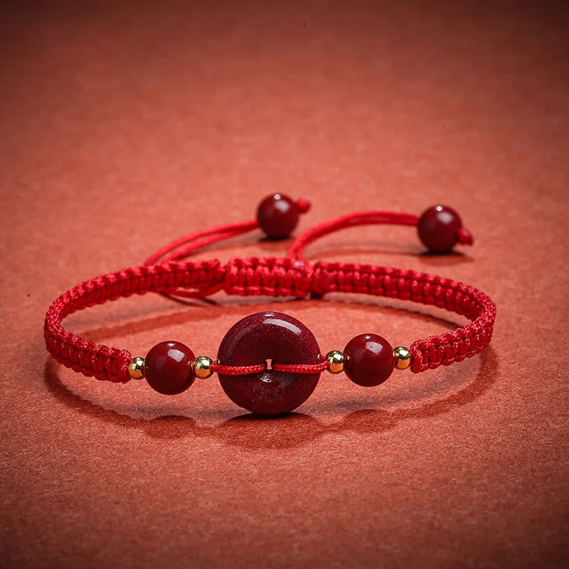Zinnober-Armband mit Friedensschnalle und roter Schnur für Schutz und Segen