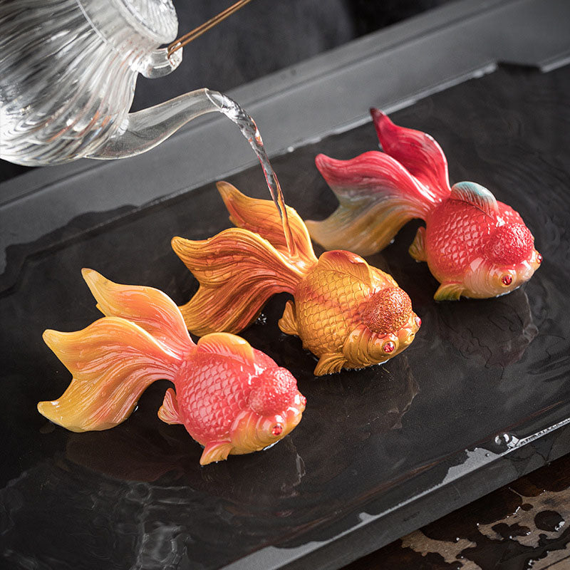 Farbwechselnde Koi-Fischfigur aus Kunstharz für Reichtum und Glück