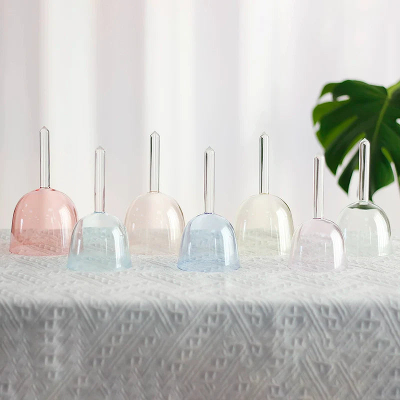 Bunte Kristallklangschale mit Griff