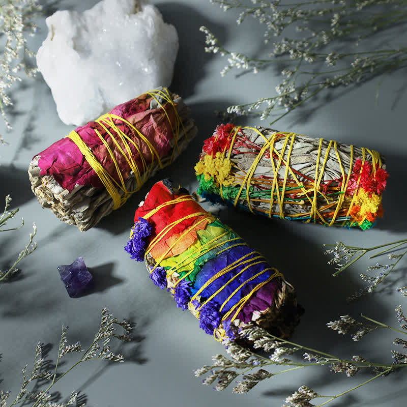 Buntes Räucherstäbchen-Set mit Gänseblümchen und roten Rosen für die Reinigung zu Hause