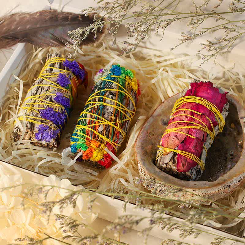 Buntes Räucherstäbchen-Set mit Gänseblümchen und roten Rosen für die Reinigung zu Hause