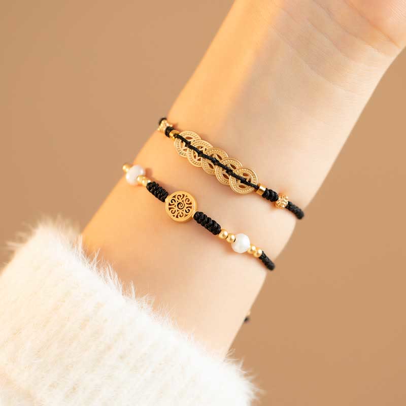 Kupfermünzen-Armband mit roter Schnur für Glück und Schutz