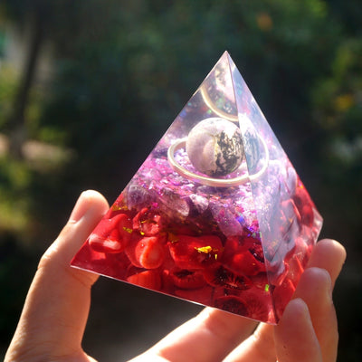 Crimson Vigor Orgonpyramide mit Rhodochrosit und Amethyst