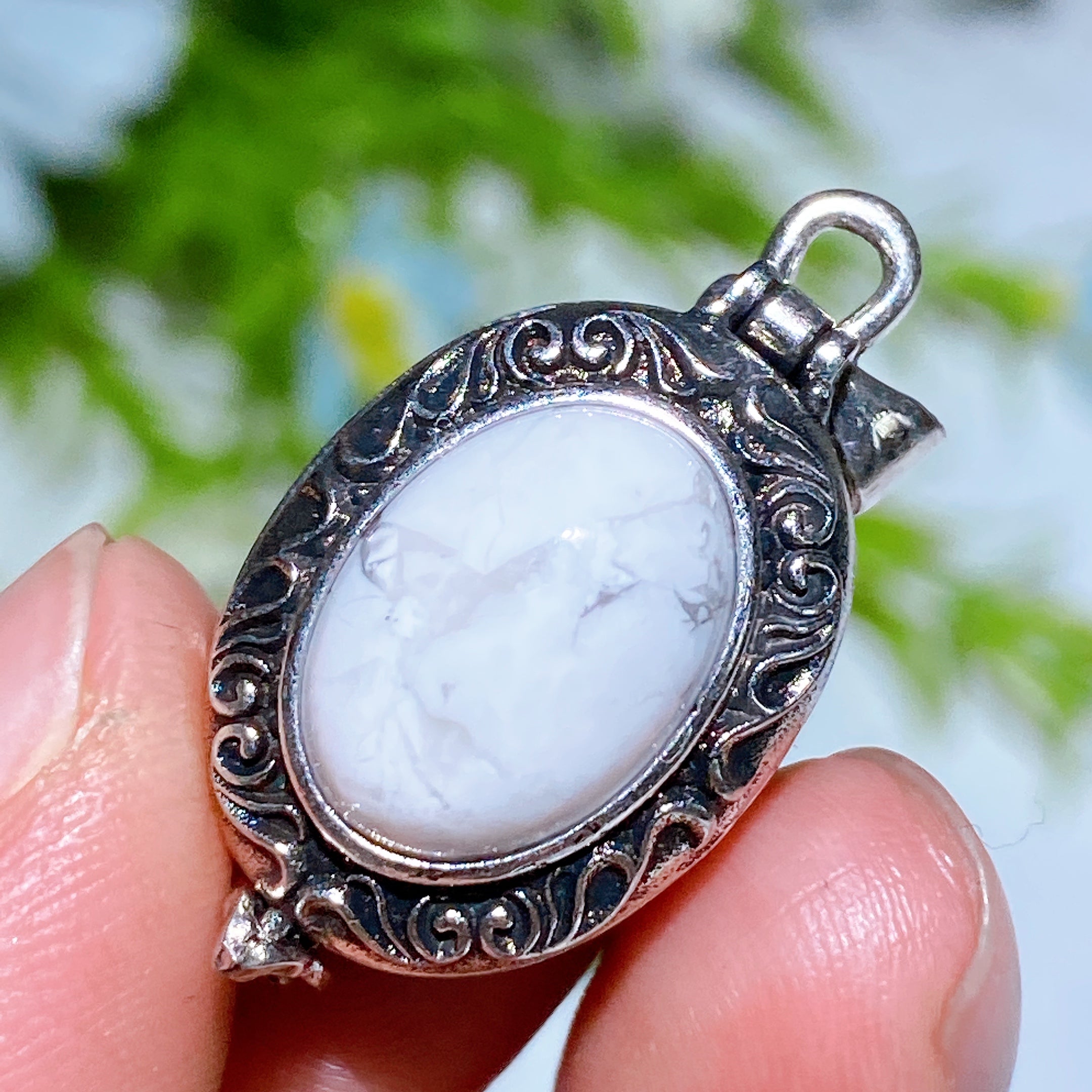 Crystal Healing Tiger Eye Pendant 25mm