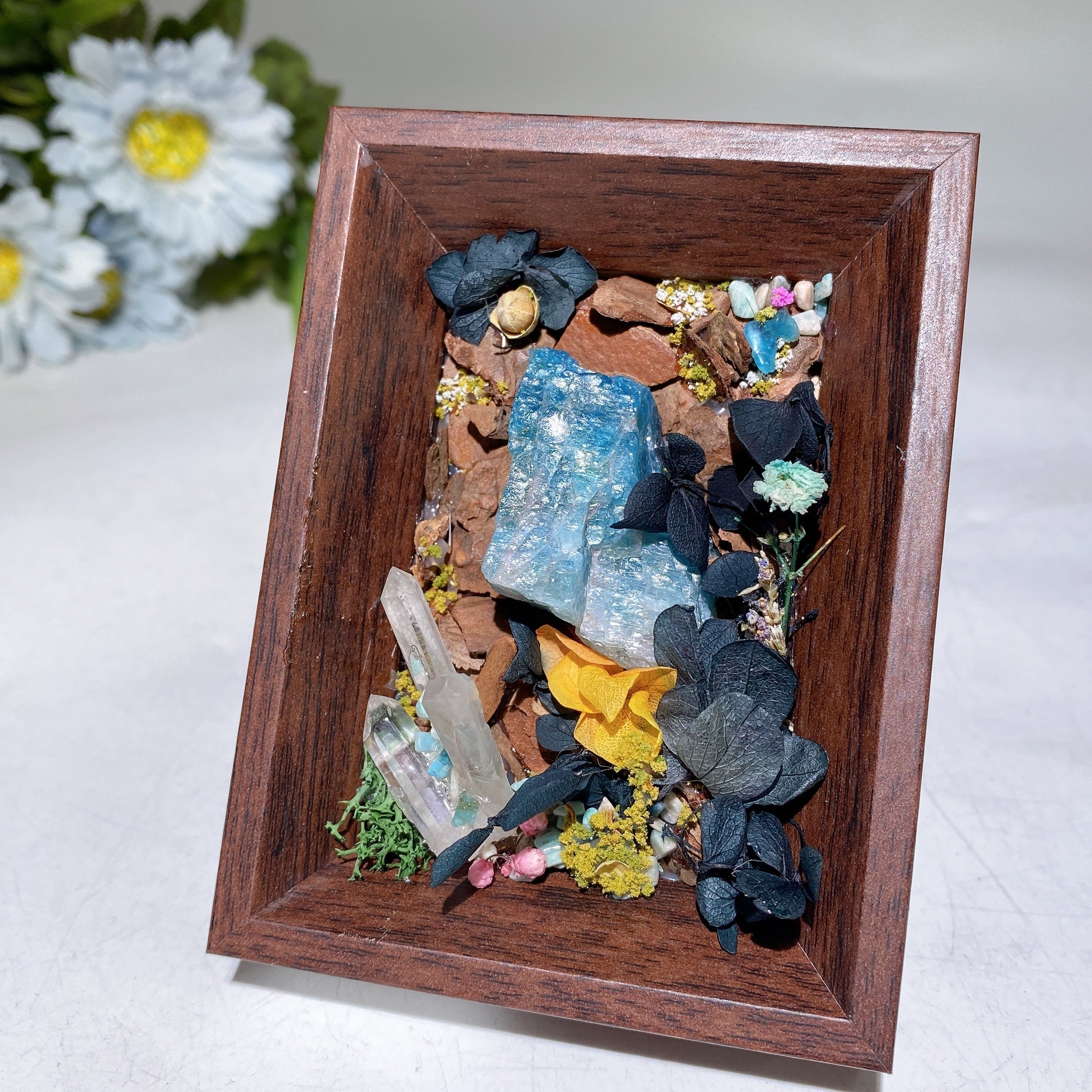 Crystal Scenery in Wooden Frame 8x10cm for Healing Decor
