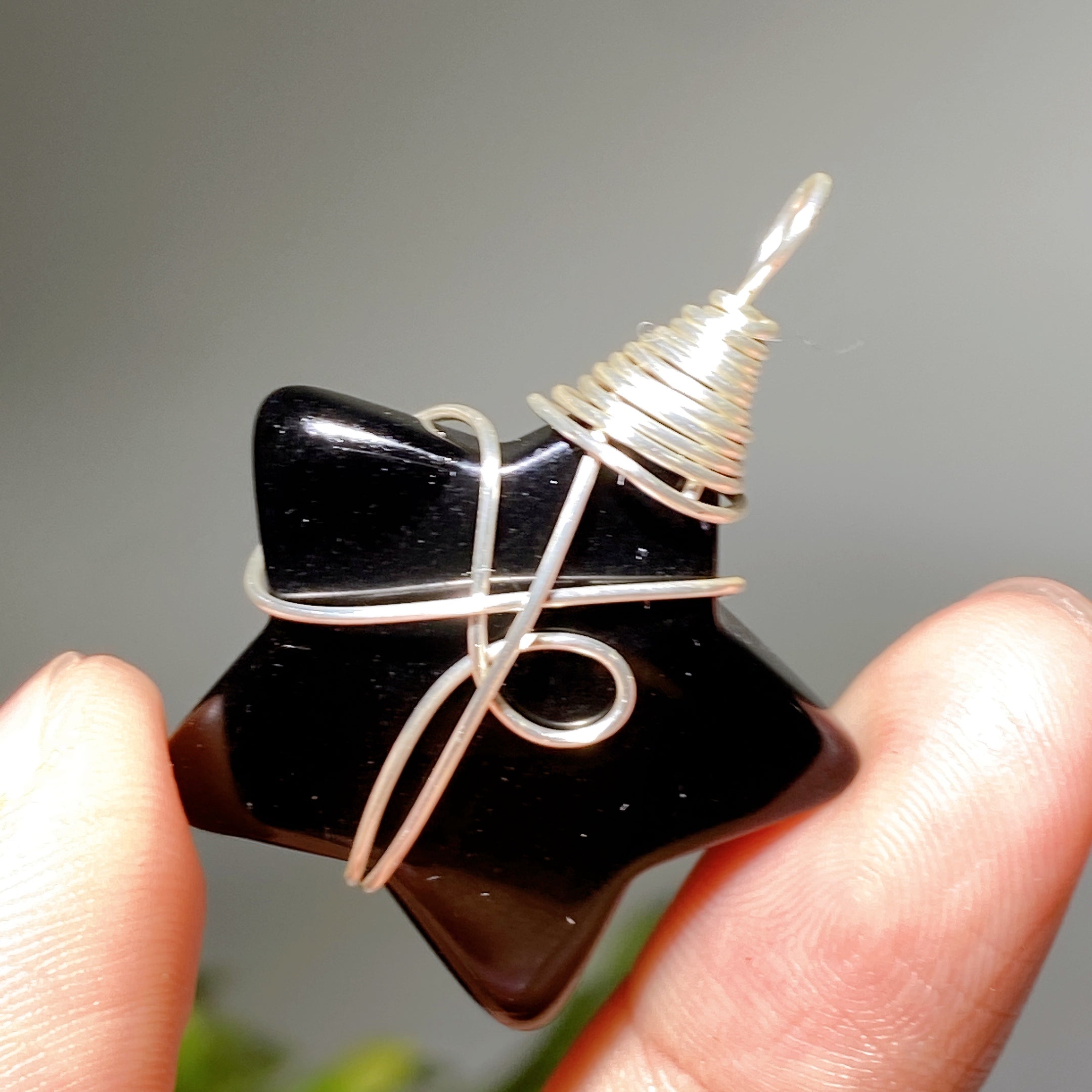 Kristallstern-Anhänger mit schwarzer Kordelkette