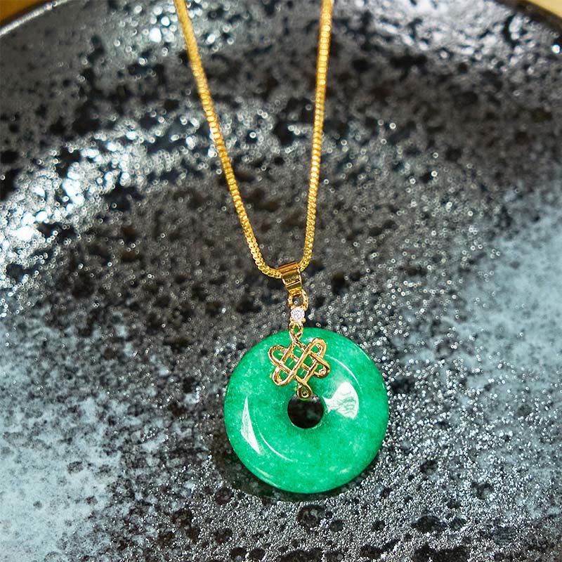 Halskette mit Peace-Anhänger in Cyan-Jade