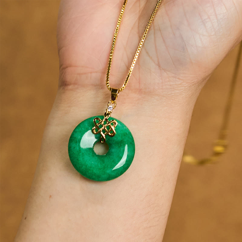 Halskette mit Peace-Anhänger in Cyan-Jade