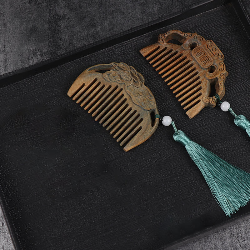 Green Sandalwood Engraved Cure Tassel Comb for Tranquility