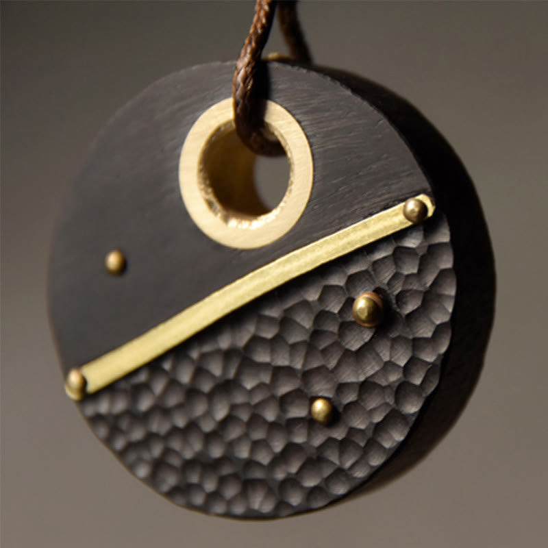 Unisex-Halskette aus Ebenholz mit spirituellem Kupferanhänger für den Frieden