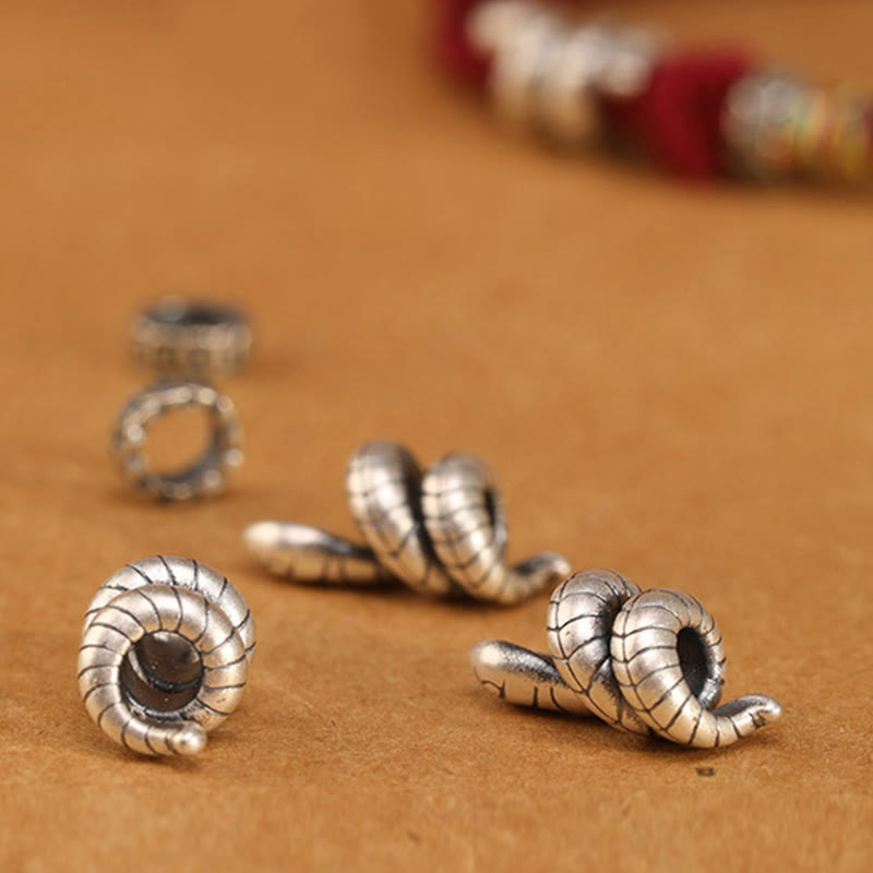 Dunkelrotes 14–17 cm großes Sterlingsilber-Armband mit Schlangenmünze und roter Schnur