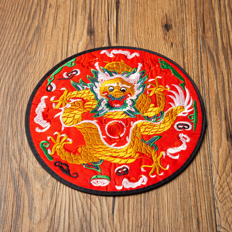 Teematte mit Drachenstickerei | Spirituelle Wohnakzente 19 cm