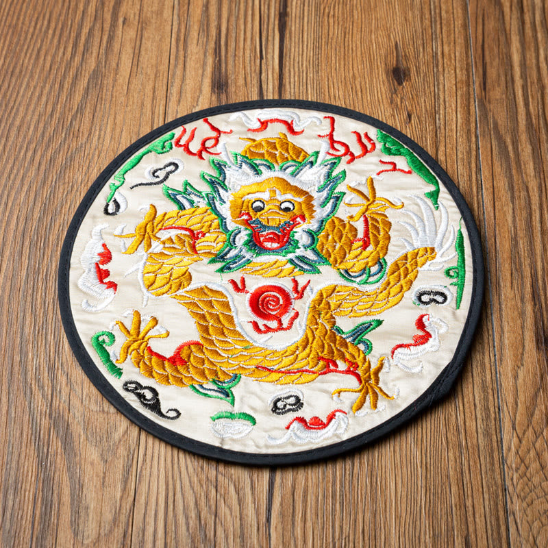 Teematte mit Drachenstickerei | Spirituelle Wohnakzente 19 cm