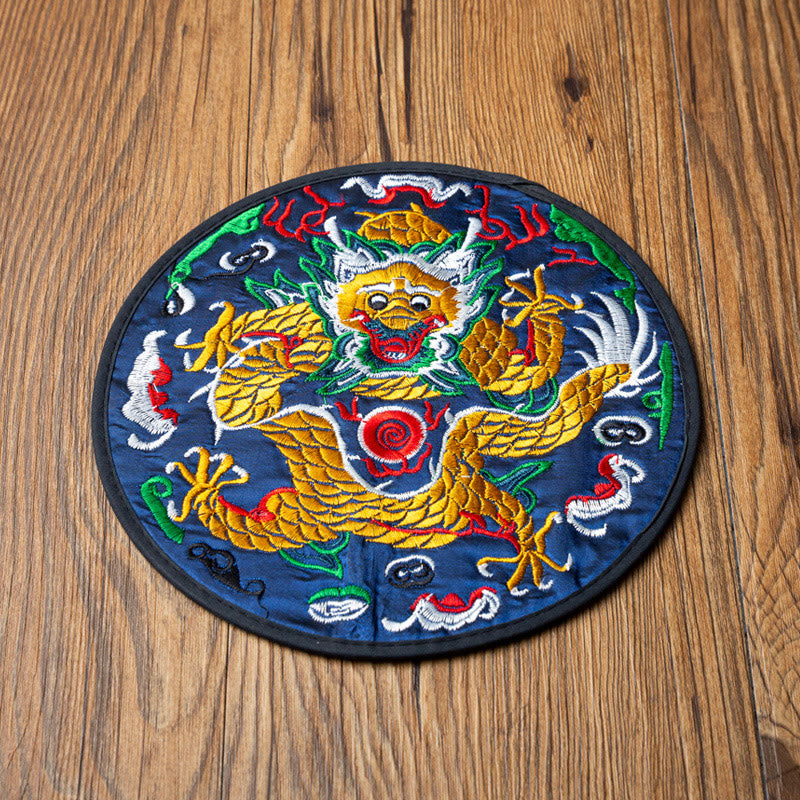 Teematte mit Drachenstickerei | Spirituelle Wohnakzente 19 cm