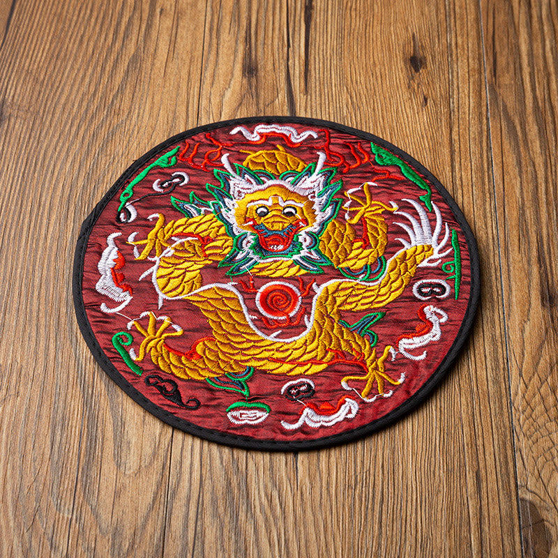 Teematte mit Drachenstickerei | Spirituelle Wohnakzente 19 cm