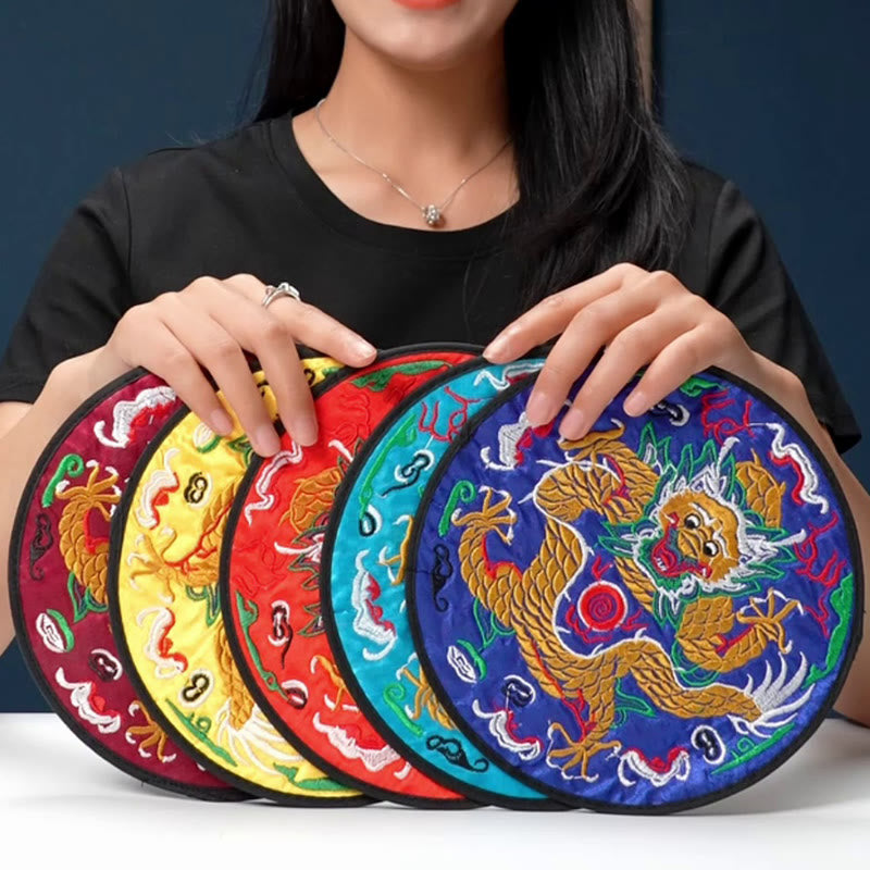 Teematte mit Drachenstickerei | Spirituelle Wohnakzente 19 cm