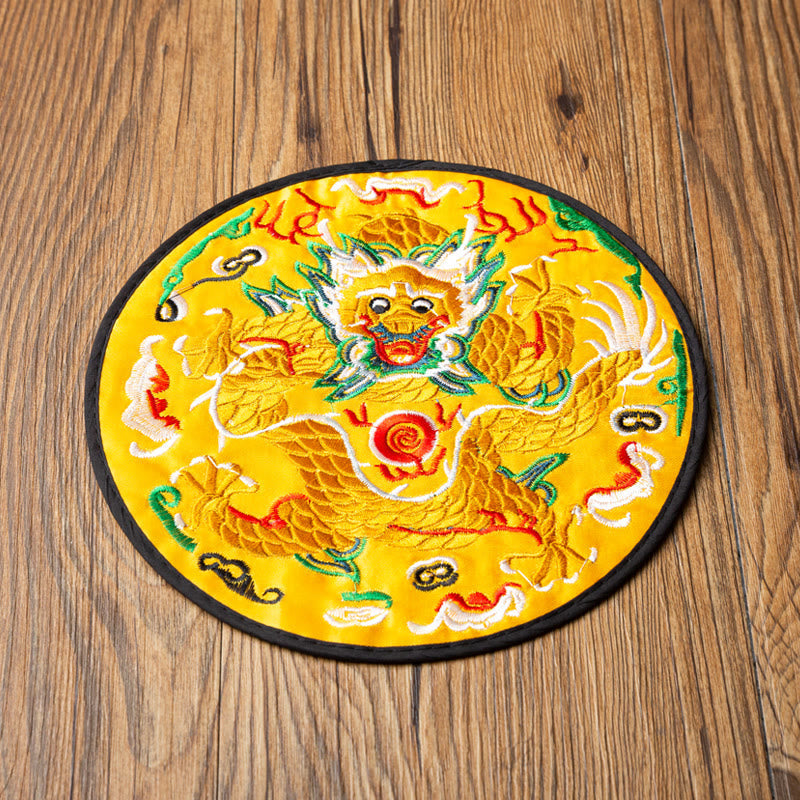 Teematte mit Drachenstickerei | Spirituelle Wohnakzente 19 cm