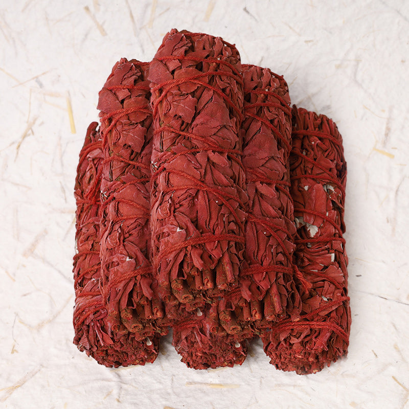 Drachenblut-Salbei-Räucherstäbchen zur energetischen Reinigung zu Hause