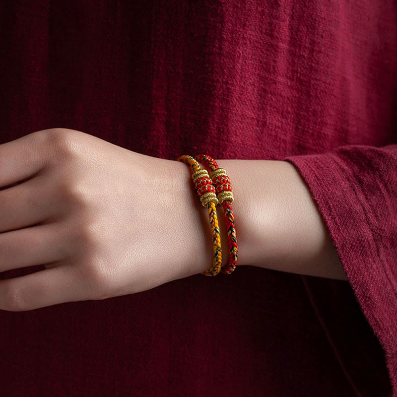 Handgefertigtes rotes Schnurarmband mit chinesischem Tierkreiszeichen für Glück und Stärke