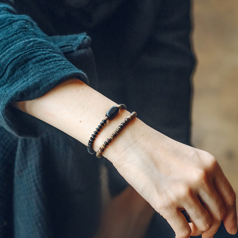 Doppelt gewickeltes Armband aus Ebenholz und grünem Sandelholz für Ruhe