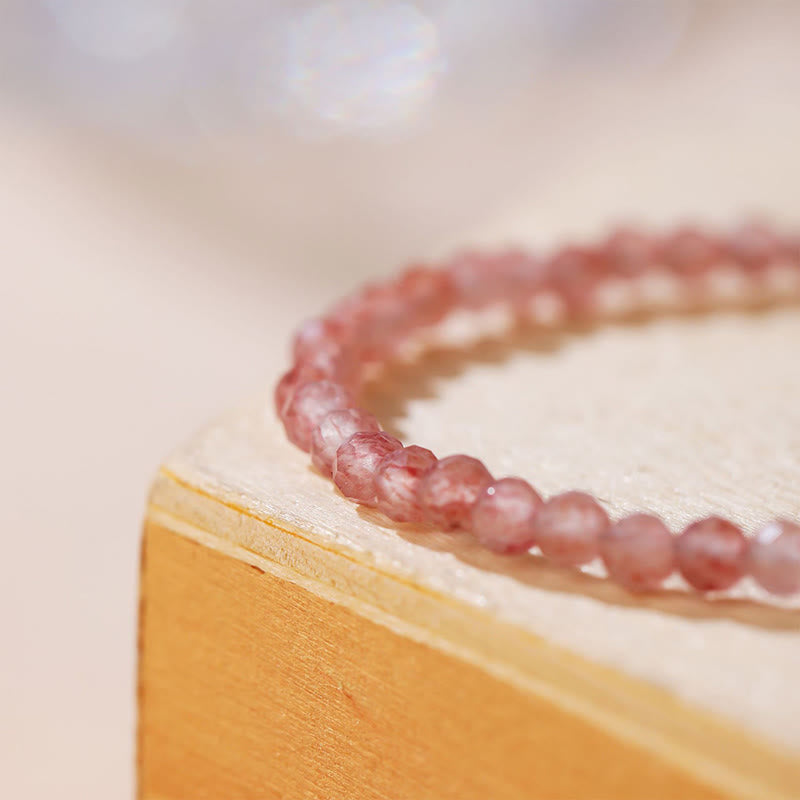 Bergkristallarmband mit Erdbeerquarz und Heilkristallen