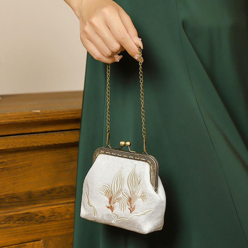 Handtasche mit Schmetterlingsstickerei, orientalische Kirsche, 11 cm