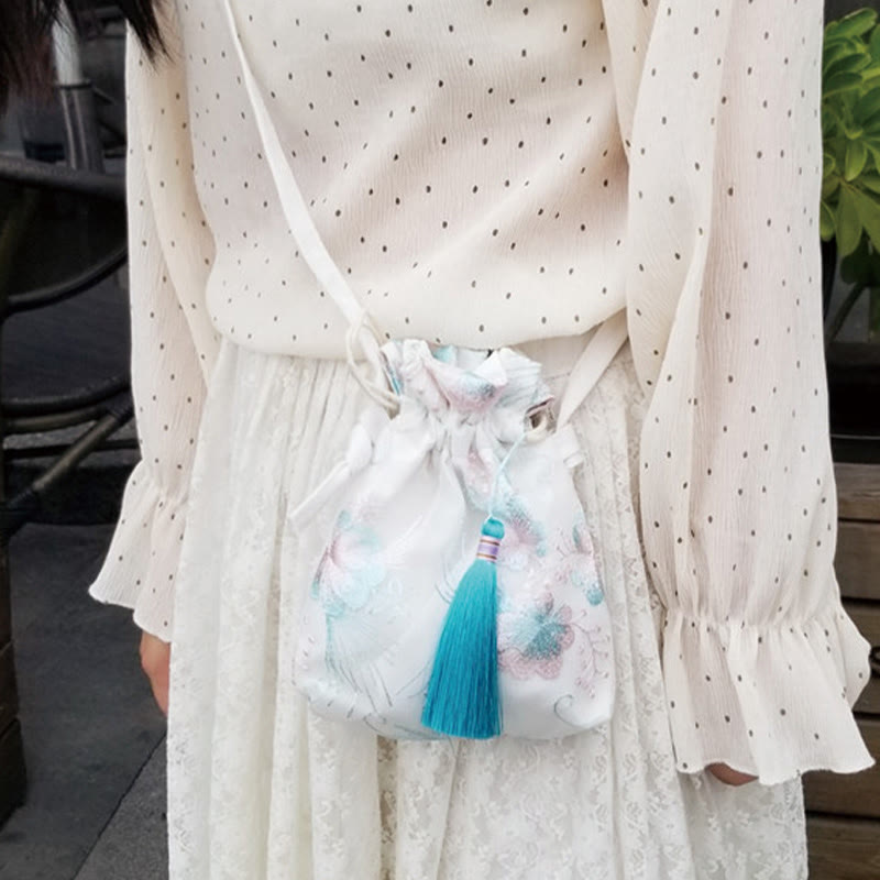 Umhängetasche aus Segeltuch mit Kirschblüten-Rebenstickerei, 15 x 22 cm