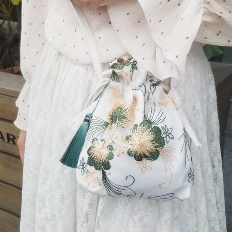 Umhängetasche aus Segeltuch mit Kirschblüten-Rebenstickerei, 15 x 22 cm