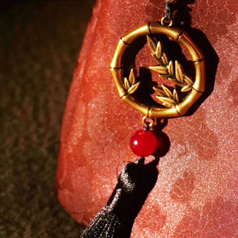 Bestickte Xiangyunsha-Seiden-Umhängetasche mit Bambus- und Pflaumenblüten