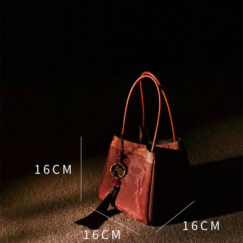 Bestickte Xiangyunsha-Seiden-Umhängetasche mit Bambus- und Pflaumenblüten