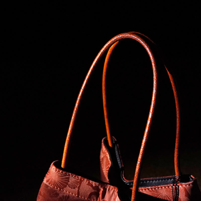 Bestickte Xiangyunsha-Seiden-Umhängetasche mit Bambus- und Pflaumenblüten