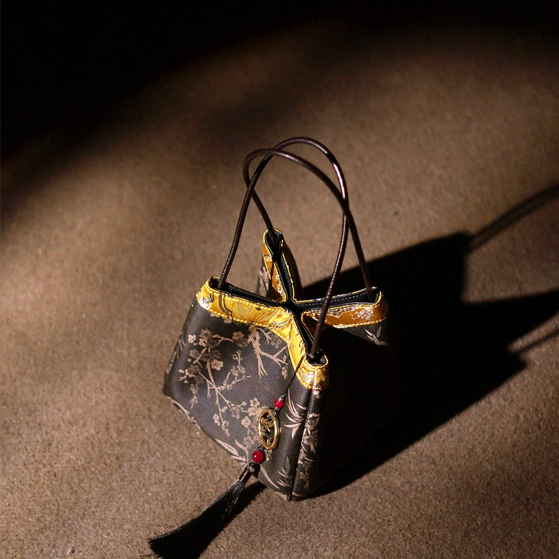 Bestickte Xiangyunsha-Seiden-Umhängetasche mit Bambus- und Pflaumenblüten