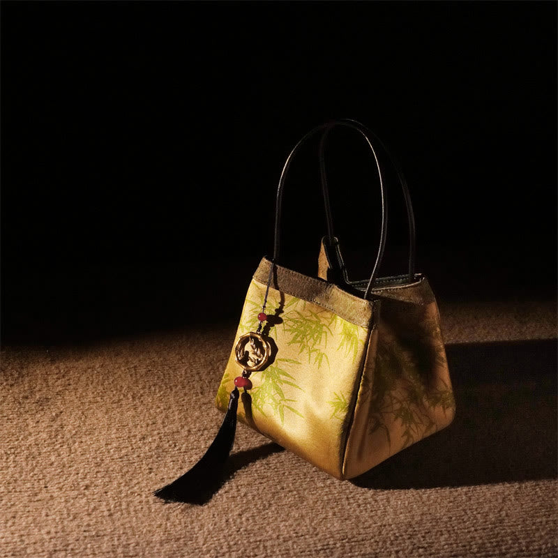 Bestickte Xiangyunsha-Seiden-Umhängetasche mit Bambus- und Pflaumenblüten