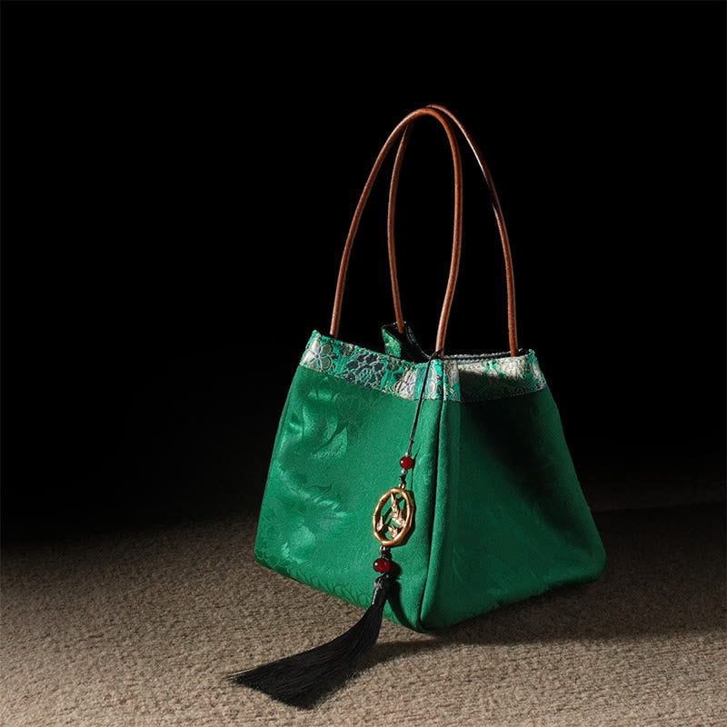 Bestickte Xiangyunsha-Seiden-Umhängetasche mit Bambus- und Pflaumenblüten