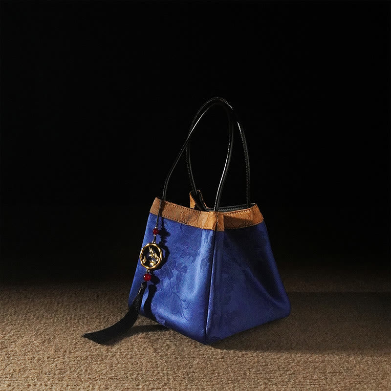 Bestickte Xiangyunsha-Seiden-Umhängetasche mit Bambus- und Pflaumenblüten