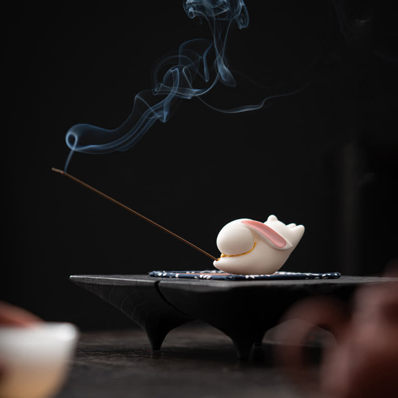 Räuchergefäß aus Keramik mit Bambusmatte „Flying Rabbit“ für Wohlstand