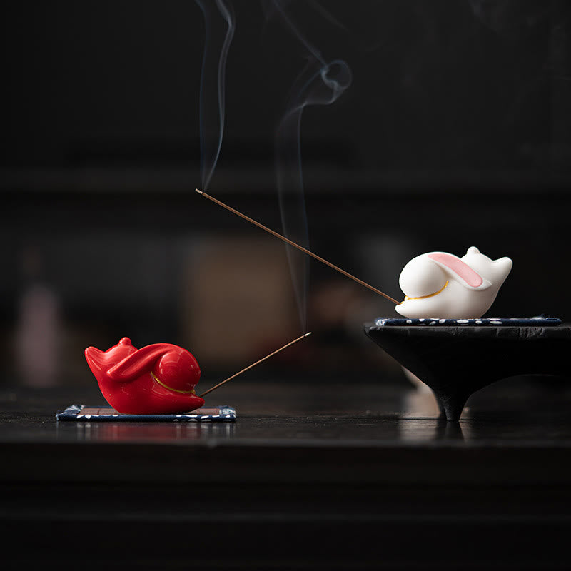 Räuchergefäß aus Keramik mit Bambusmatte „Flying Rabbit“ für Wohlstand