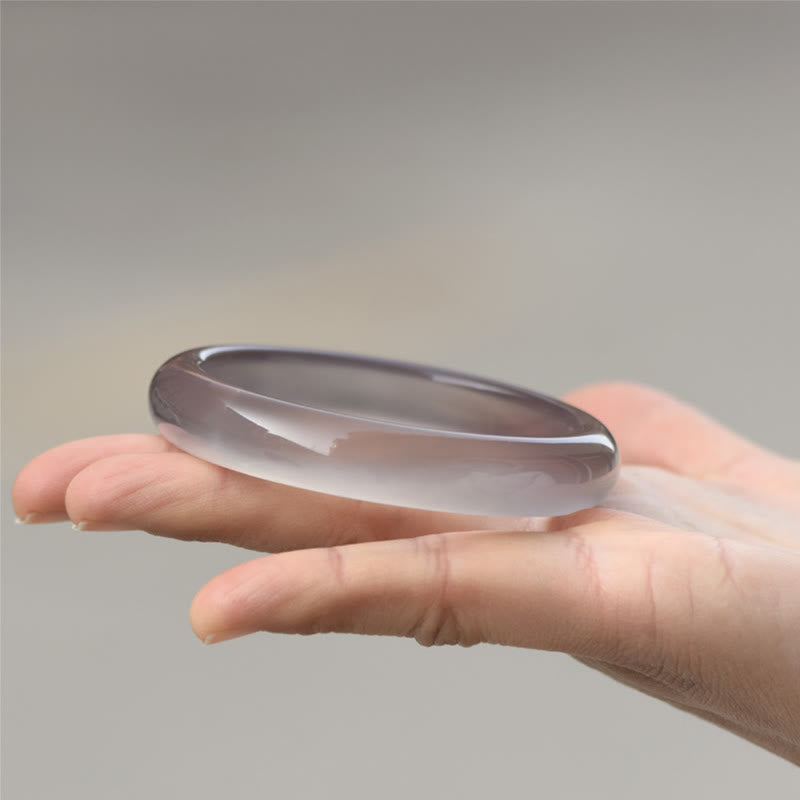 Armreif Harmony aus grauem Chalcedon, Größe 52–63 mm