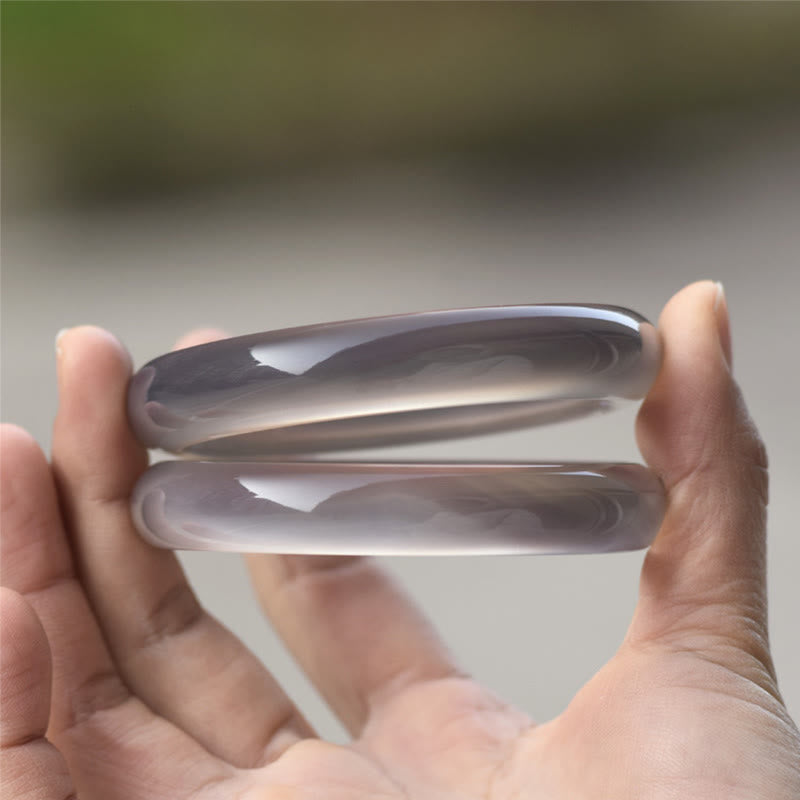 Armreif Harmony aus grauem Chalcedon, Größe 52–63 mm