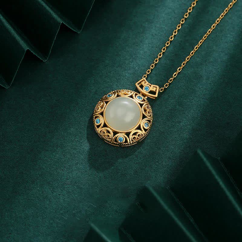 Halskette mit grünem Chalcedon und weißer Hetian-Jade