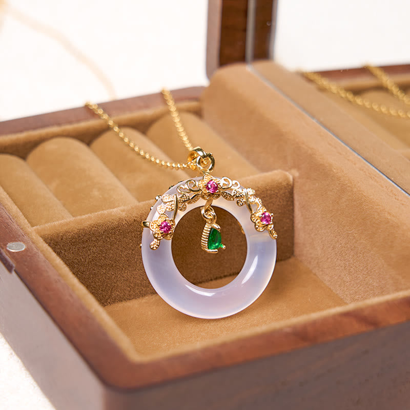 Grüne Chalcedon Peace Buckle Strength Halskette