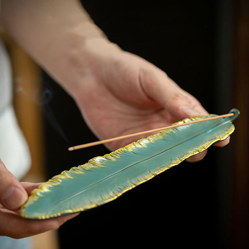 Green Feather Räuchergefäß aus Keramik mit Goldrand für Meditation
