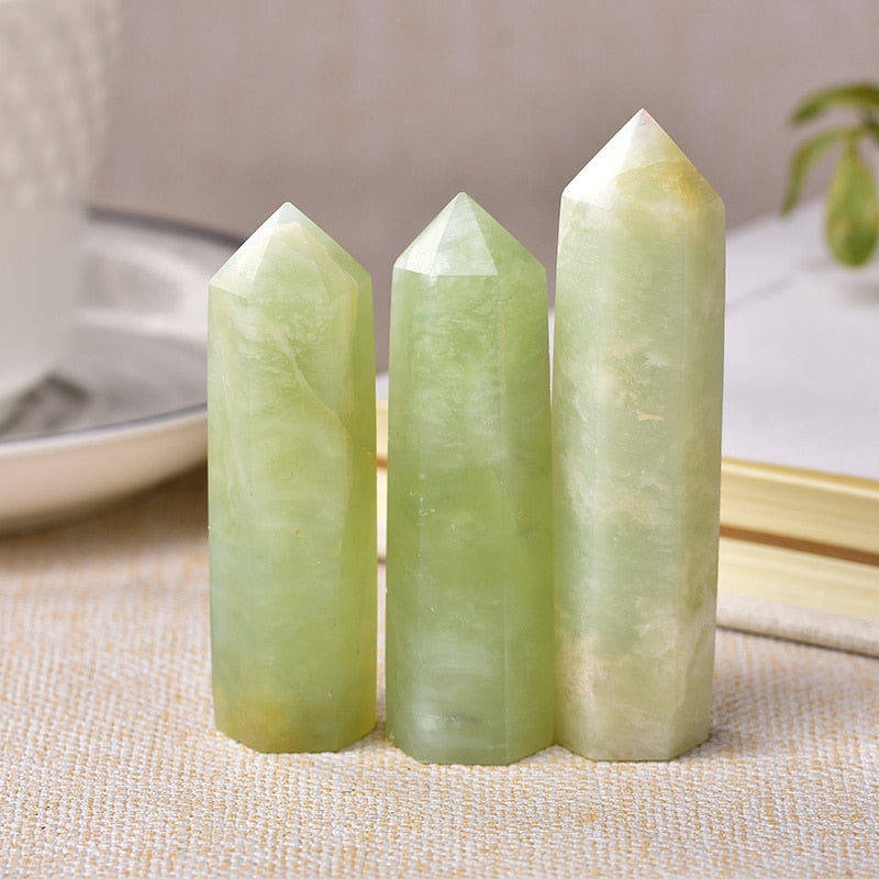 Heilturm aus grüner Jade für das Chakra-Gleichgewicht